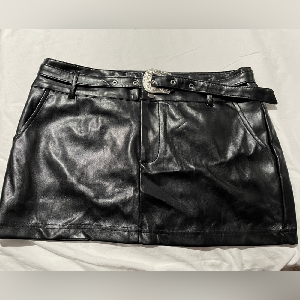 Forever 21 X-Large short leather skirt